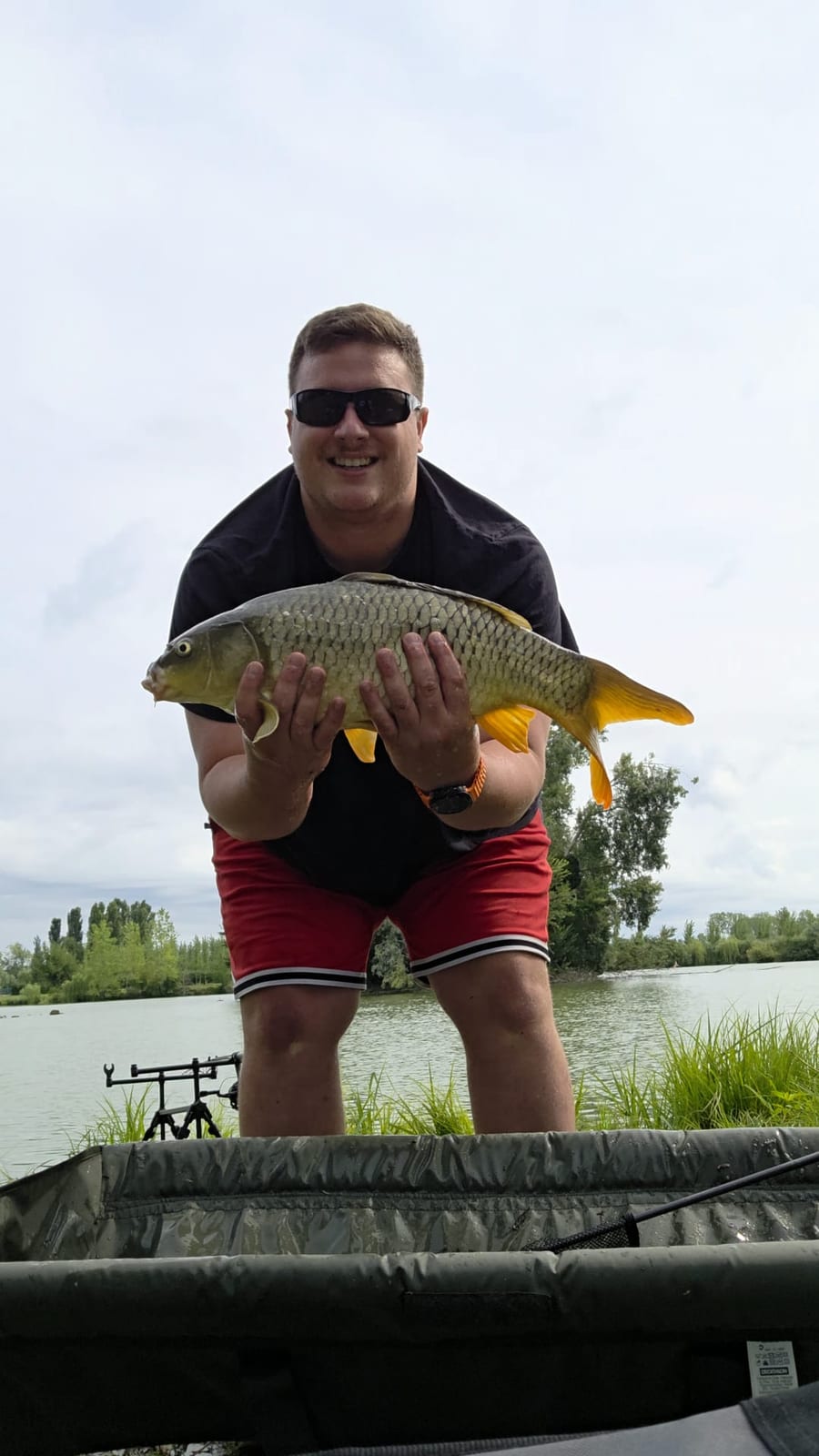 La prima della mattina, dopo un avvio a vuoto: carpa regina da 3,120 kg.