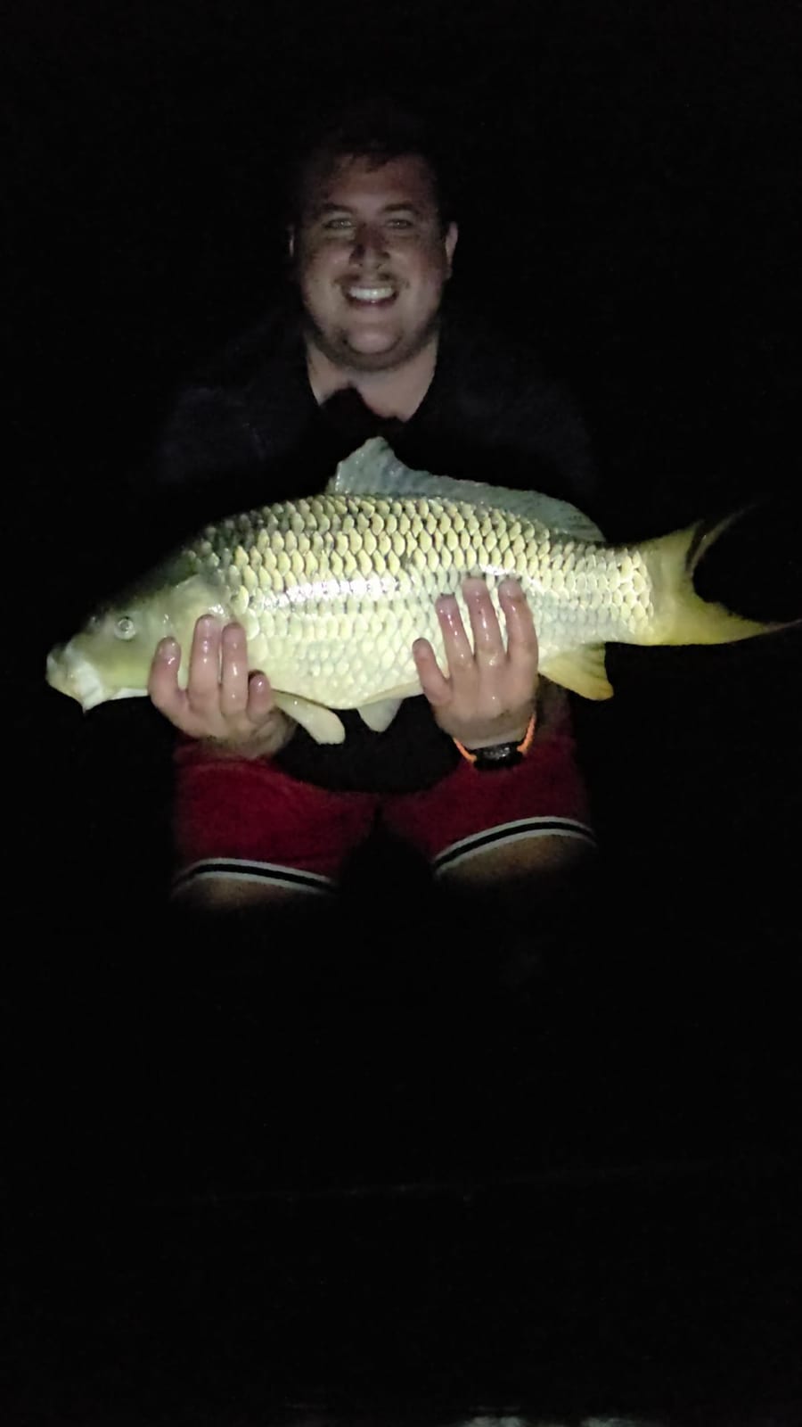 Prima delle due catture notturne: carpa regina da 4,219 kg.
