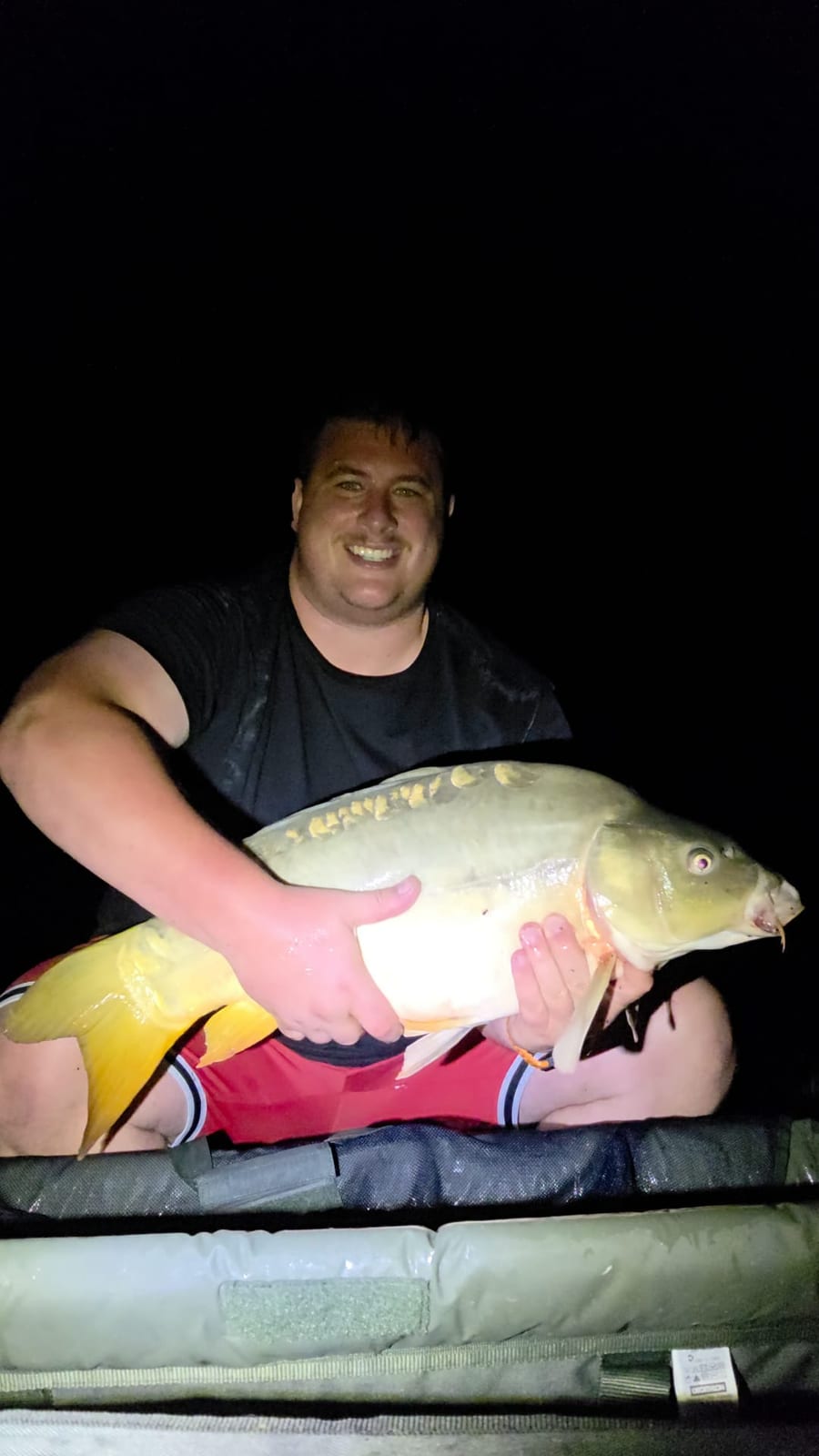 Seconda della notte, una specchi da 4,086 kg, poi si va a dormire.