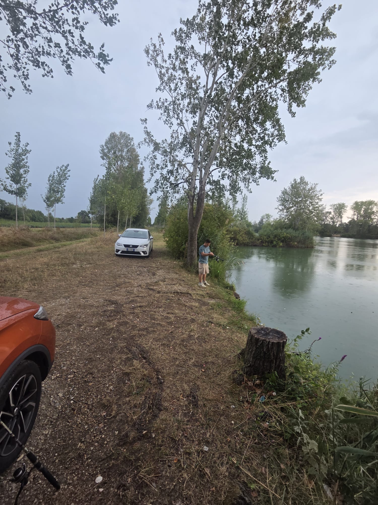 Cesch a spinning sotto riva, con la pioggia che aveva già ripreso