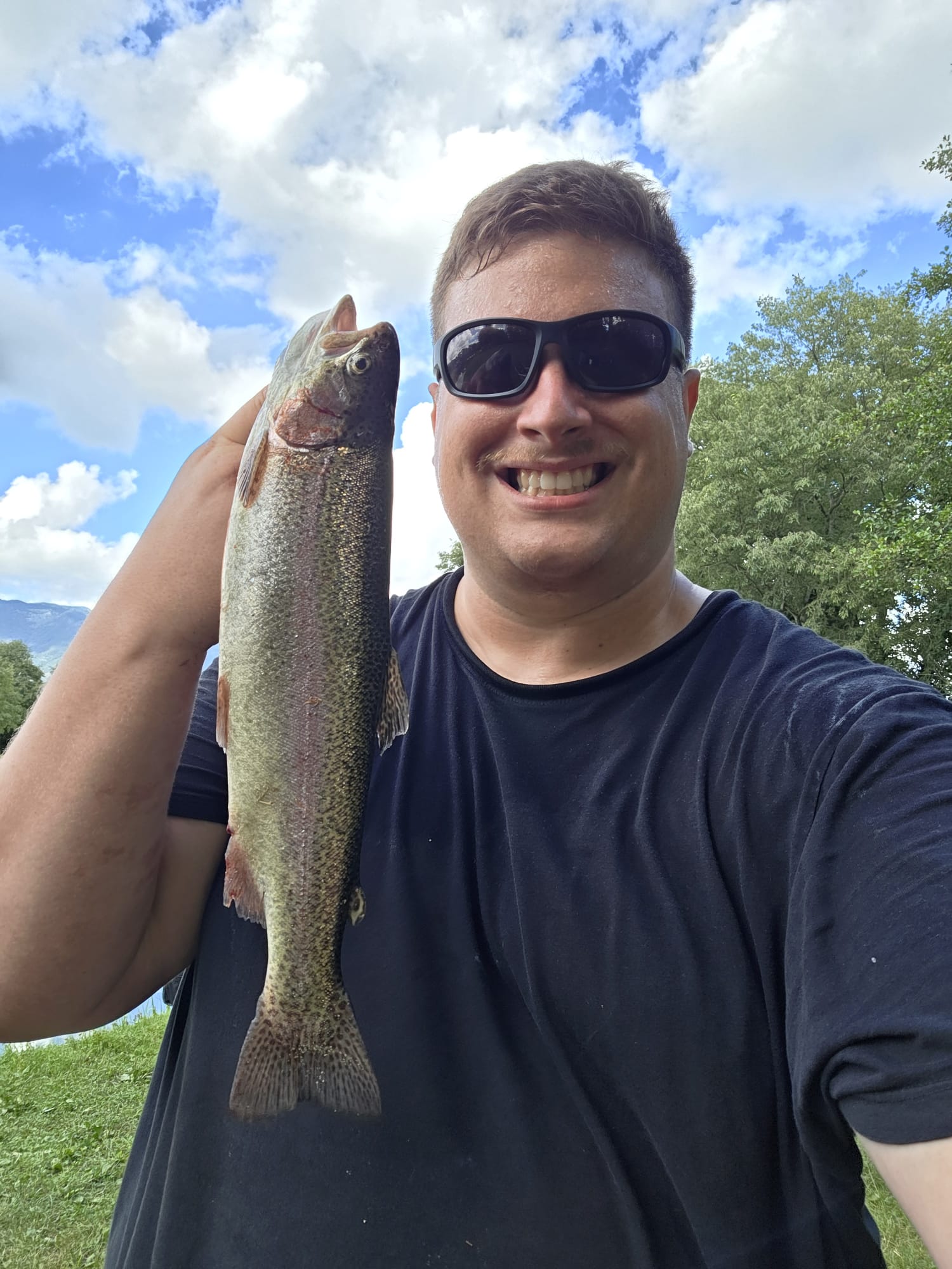 0,640 kg, l'ultima e la più grossa, e non solo delle mie: quel giorno dal laghetto non è uscito niente di più grande. Pesata col dinamometro appesa diretta, senza culla e senza tara.