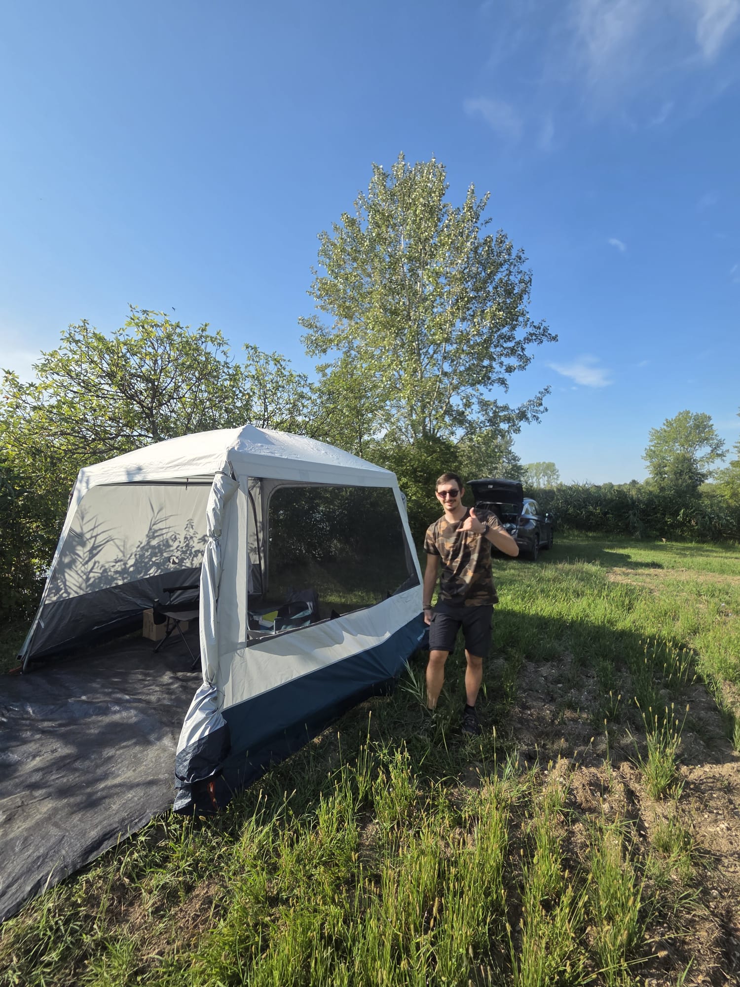 Il gazebo montato, quello che ci ha salvati dal caldo