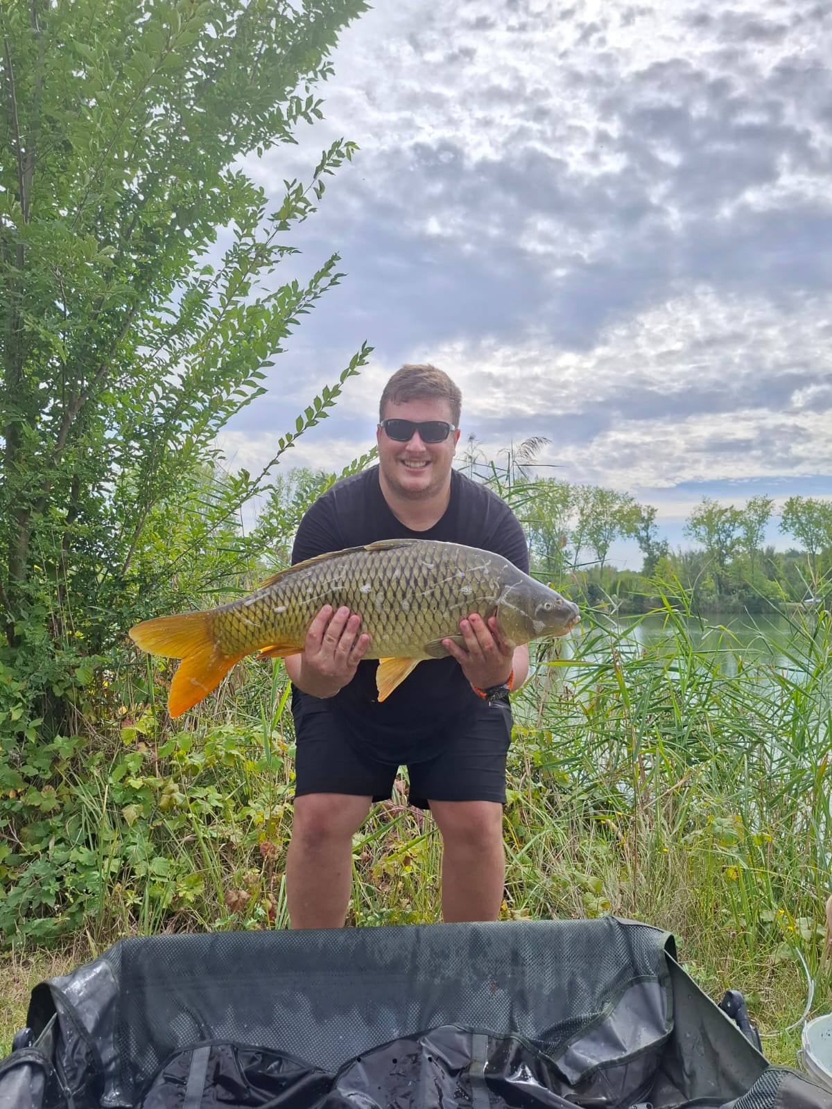 7,120 kg, la prima della giornata. Boilies alla fragola sulla canna di sinistra.