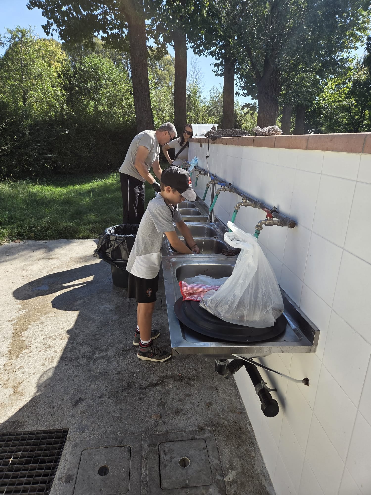 Enrichino slama e squama un pesce per la prima volta in vita sua